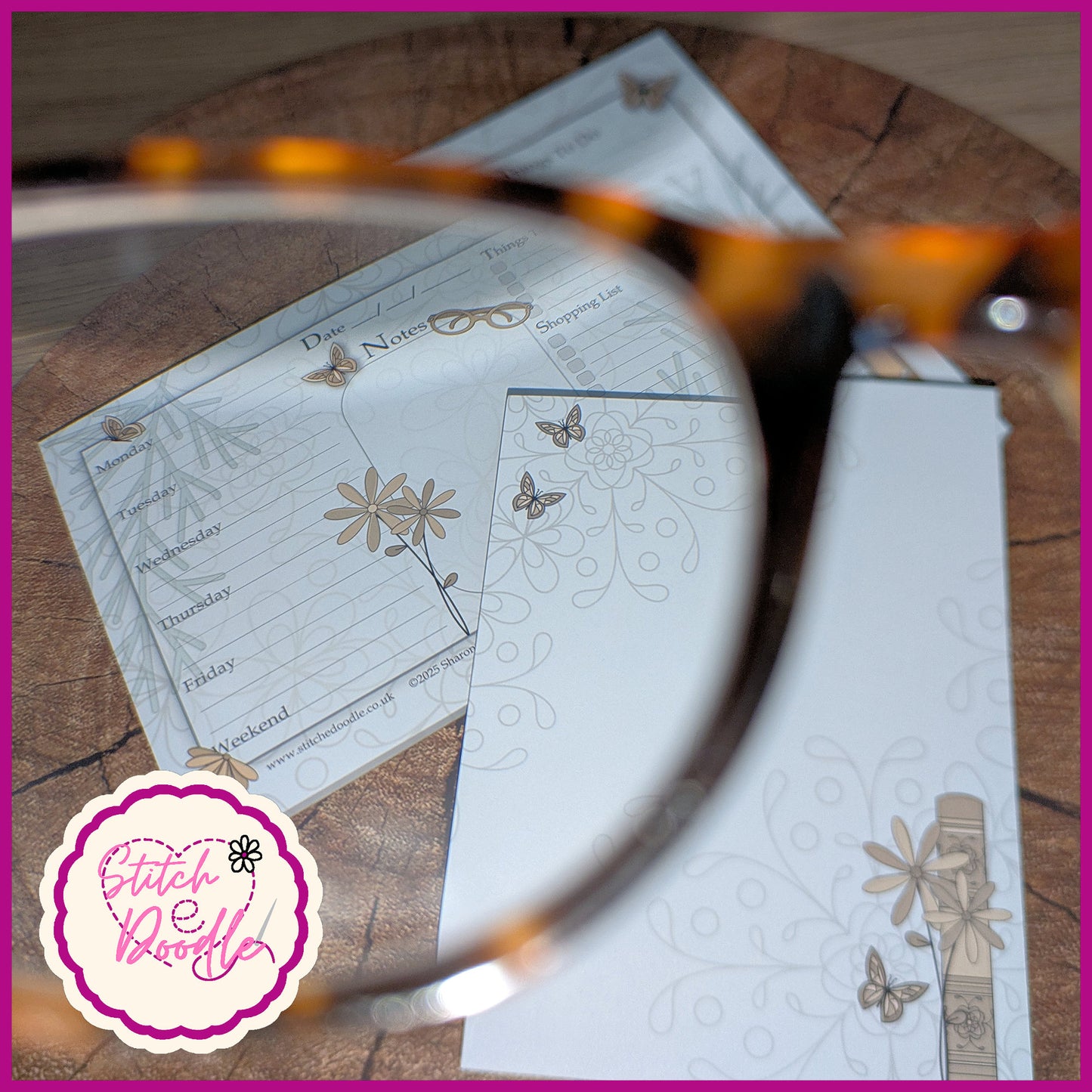 Between the Pages A5 Desk Planner - Weekly planning at your fingertips - 50 sheets un-coated 100 gsm paper