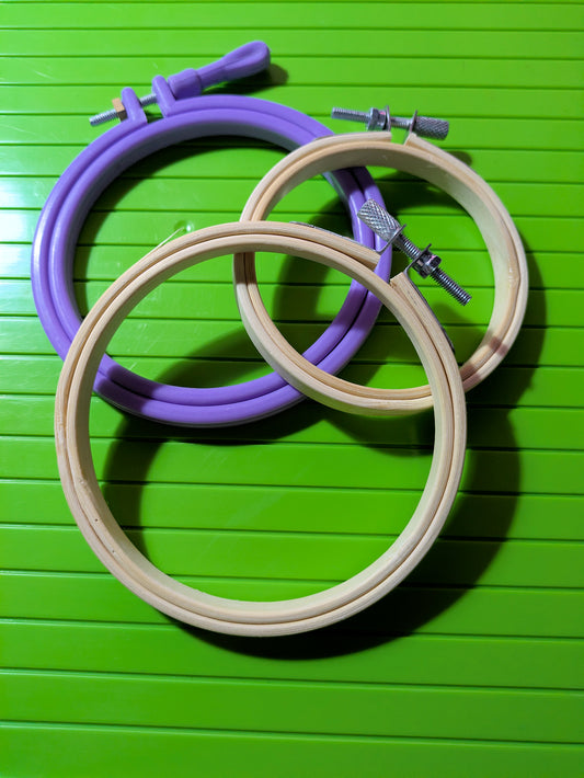 DESTASH - Embroidery hoop stand/seated.  Includes hoops